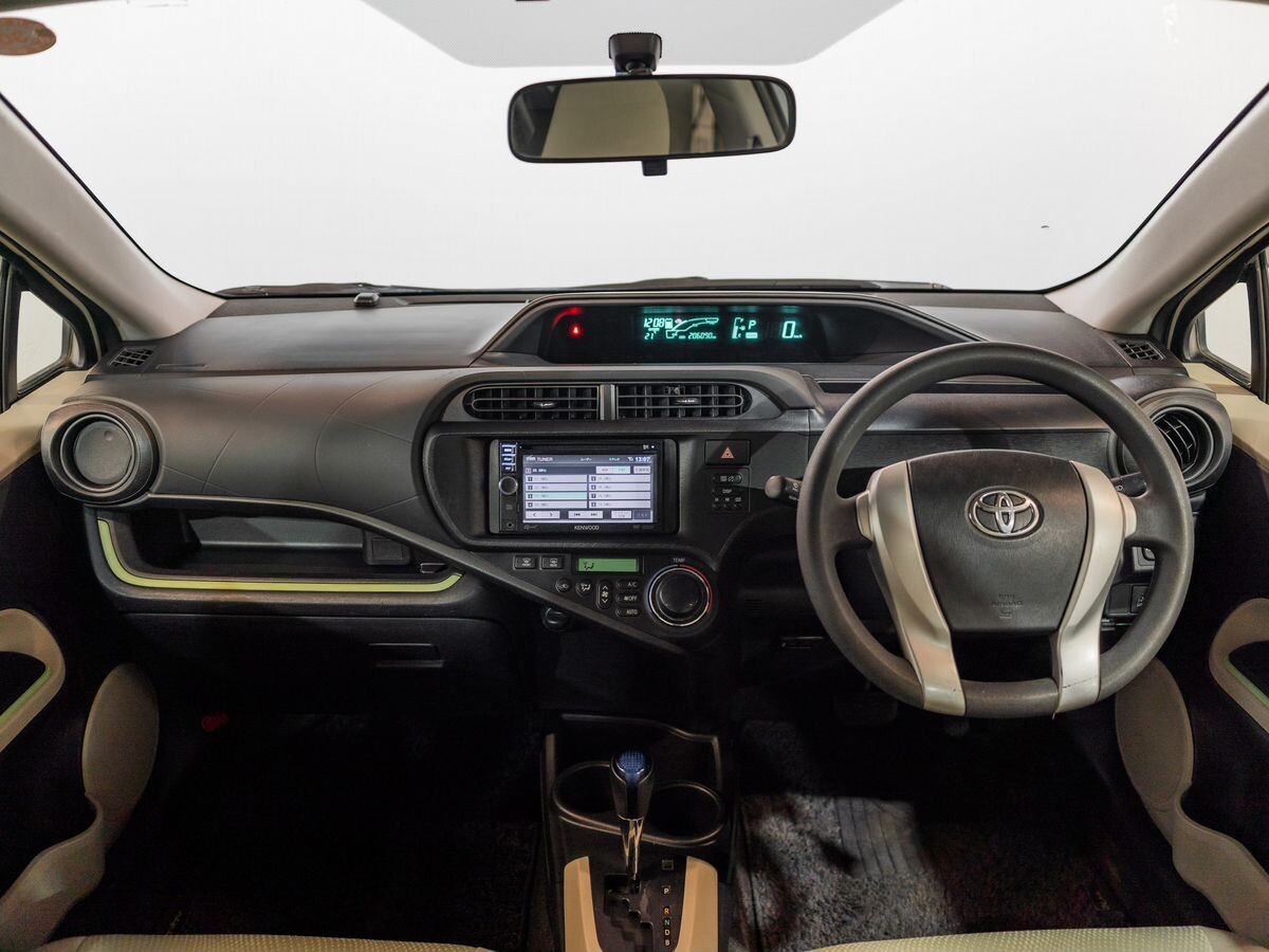 Toyota Aqua 2013 - фото автомобиля