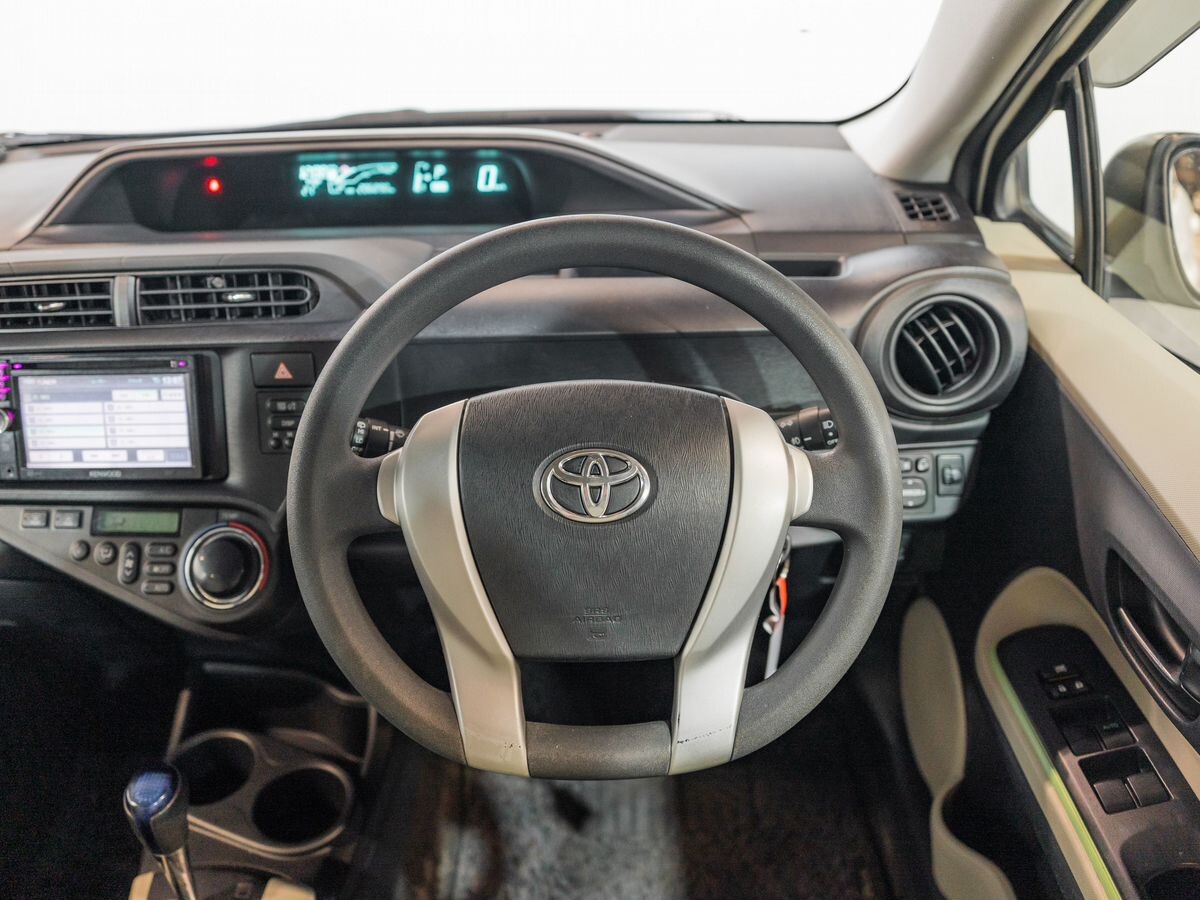 Toyota Aqua 2013 - фото автомобиля