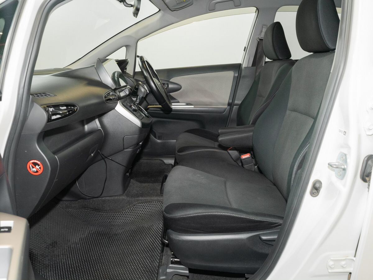 Toyota Wish 2009 - фото автомобиля
