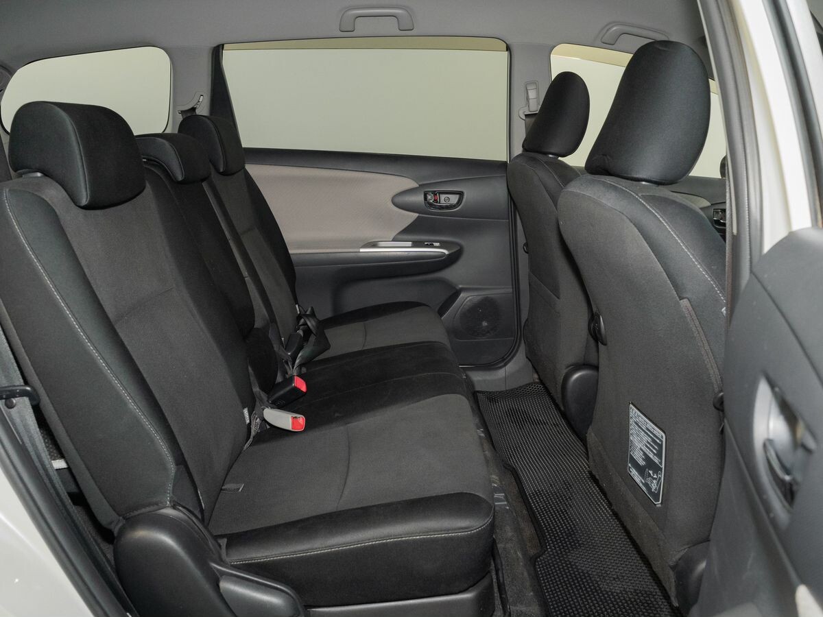 Toyota Wish 2009 - фото автомобиля