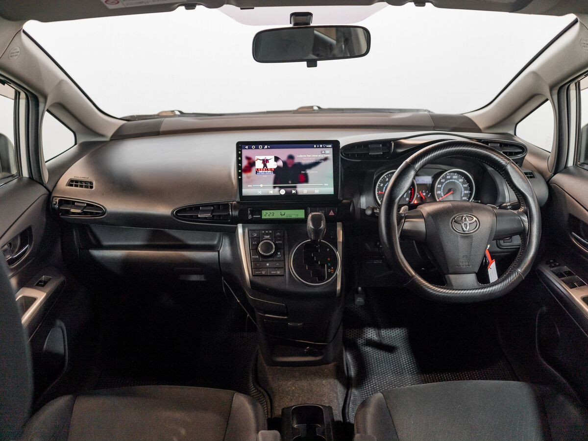 Toyota Wish 2009 - фото автомобиля