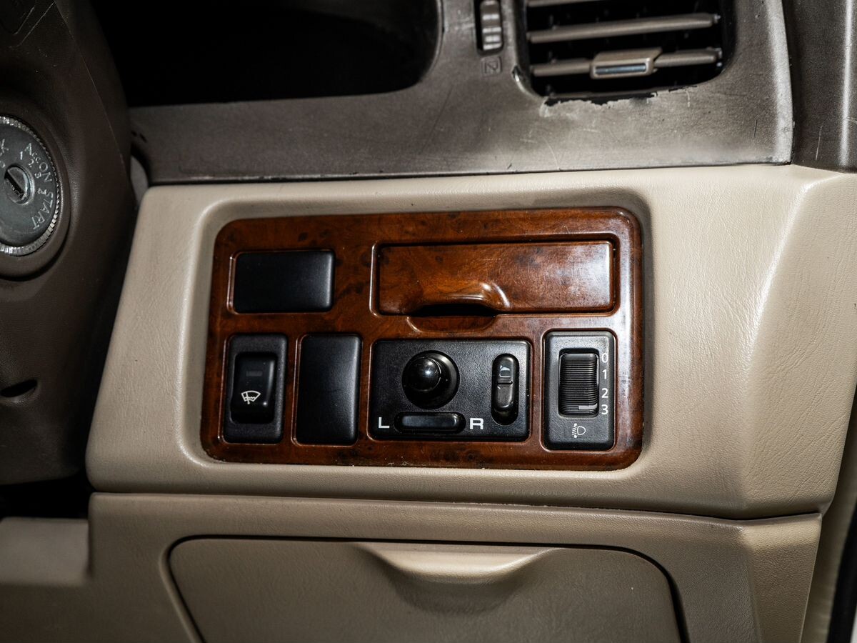 Nissan Presage 1998 - фото автомобиля