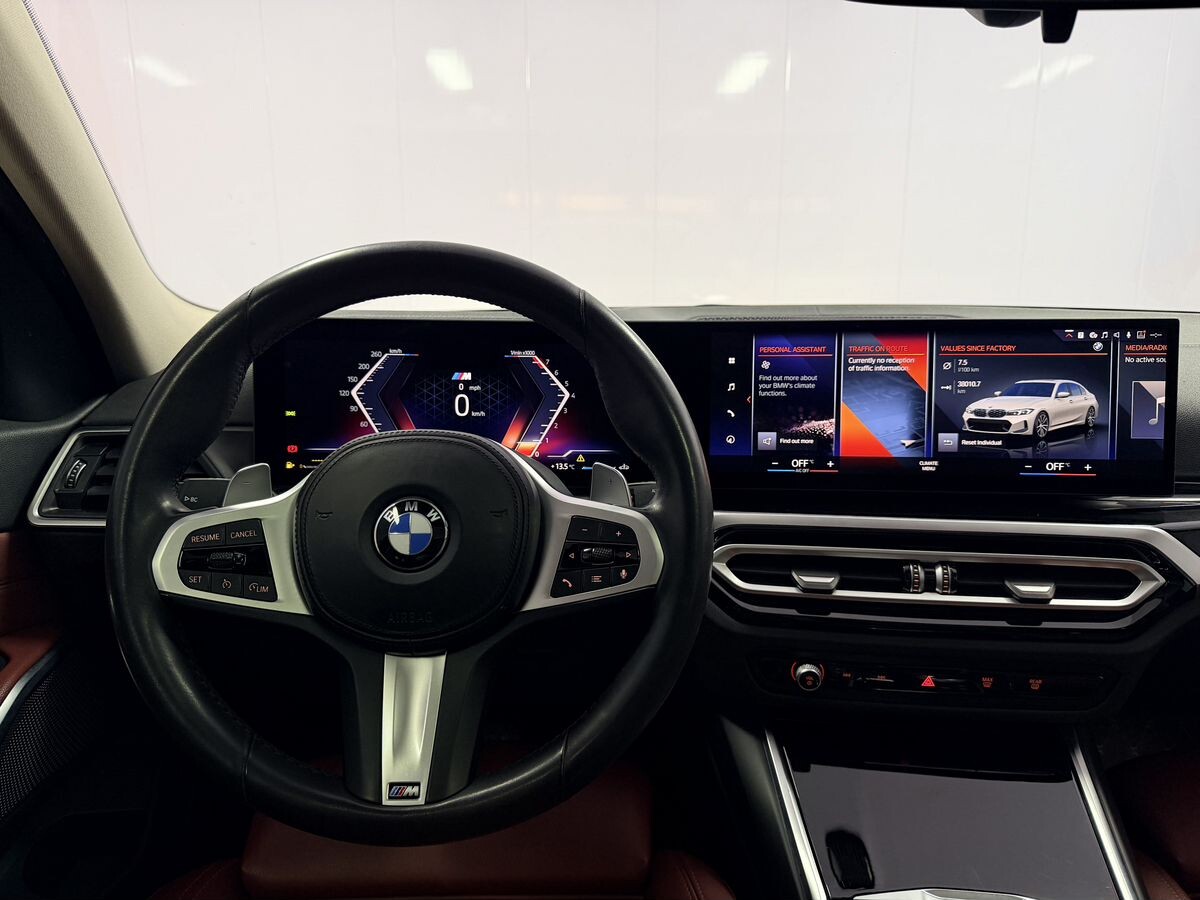 BMW 3-Series 2022 - фото автомобиля