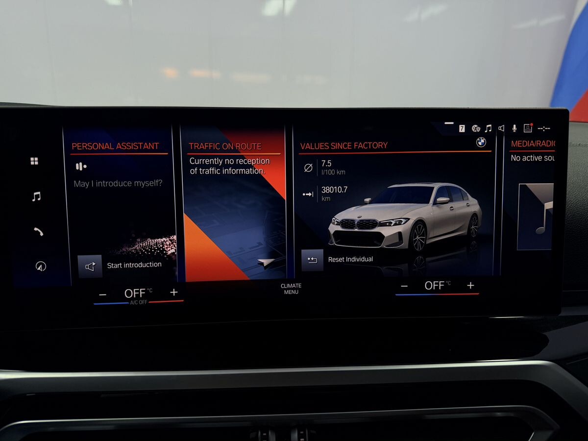 BMW 3-Series 2022 - фото автомобиля