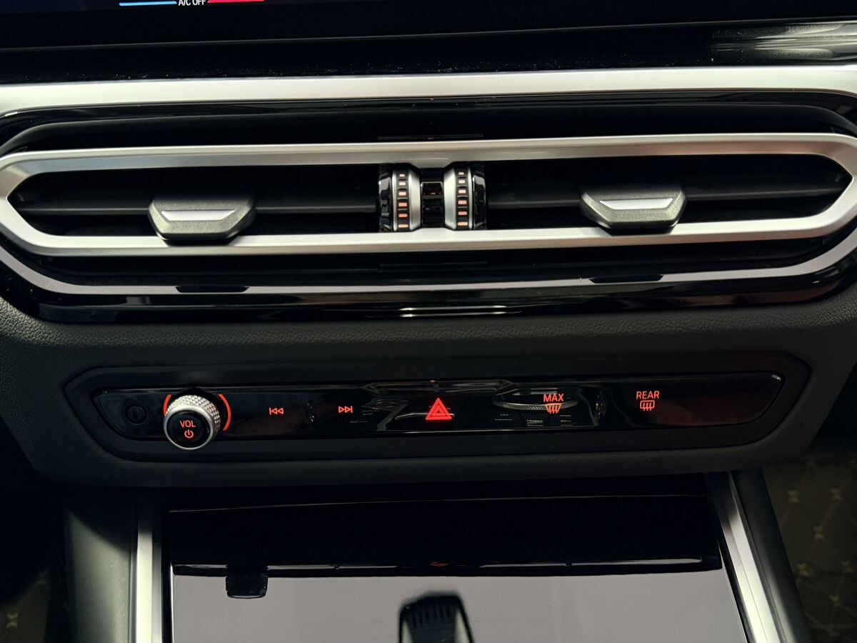 BMW 3-Series 2022 - фото автомобиля