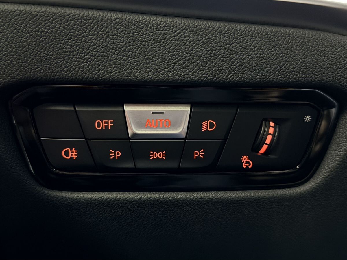 BMW 3-Series 2022 - фото автомобиля