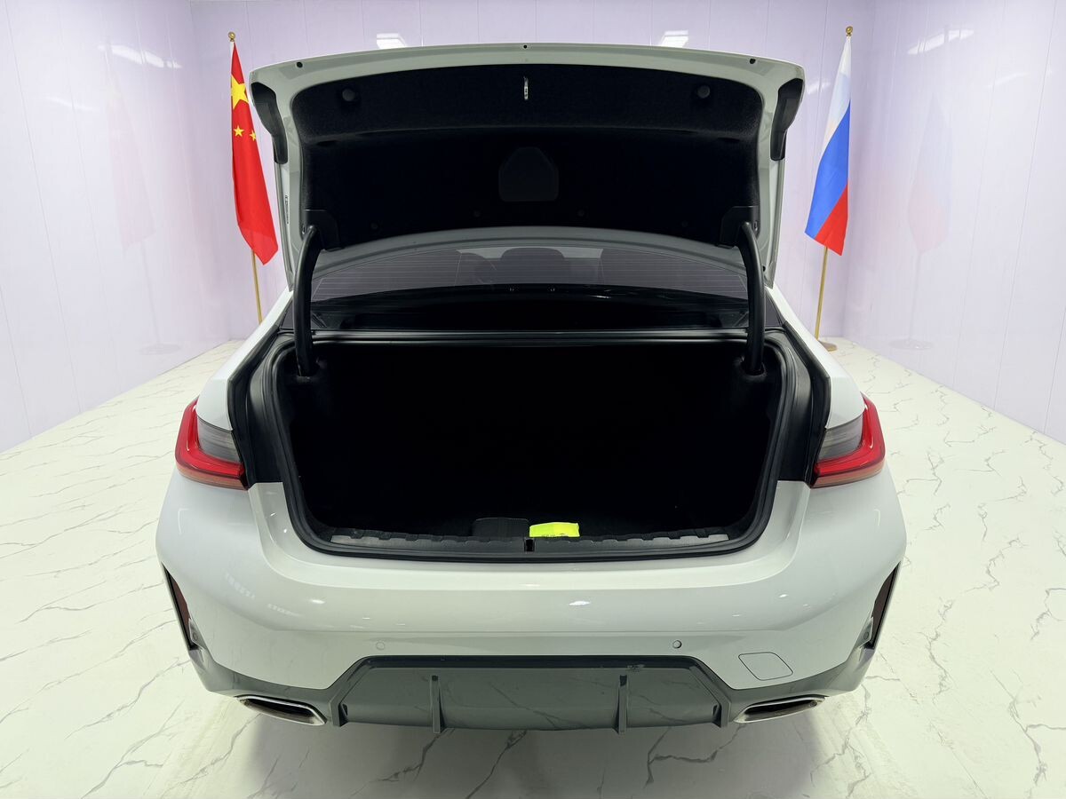 BMW 3-Series 2022 - фото автомобиля