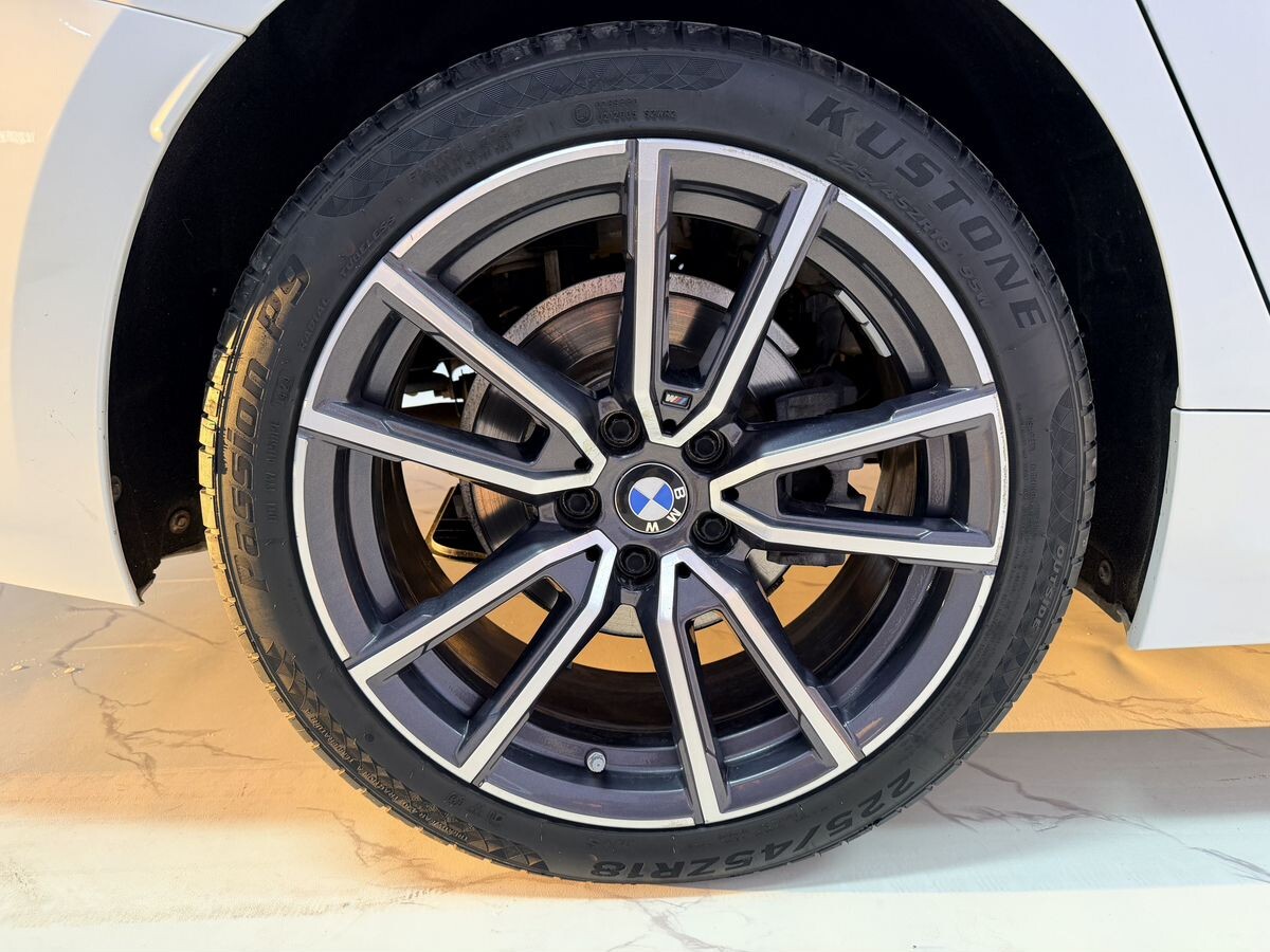 BMW 3-Series 2022 - фото автомобиля