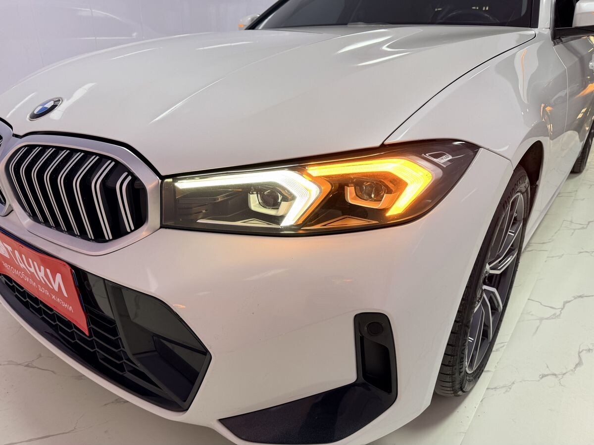 BMW 3-Series 2022 - фото автомобиля