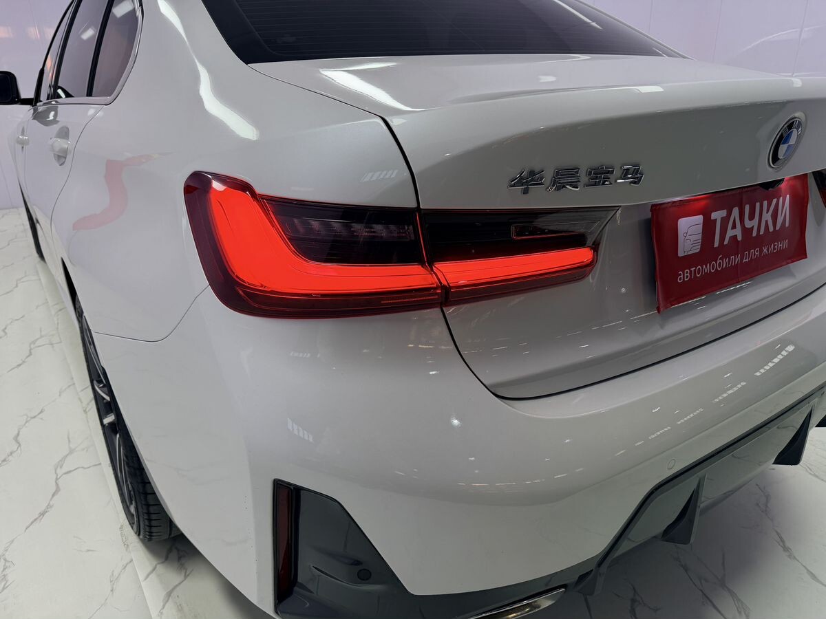 BMW 3-Series 2022 - фото автомобиля