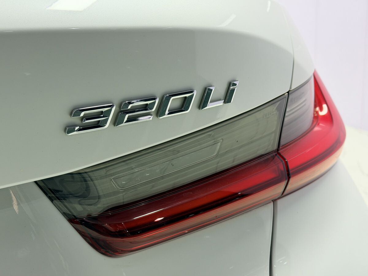 BMW 3-Series 2022 - фото автомобиля