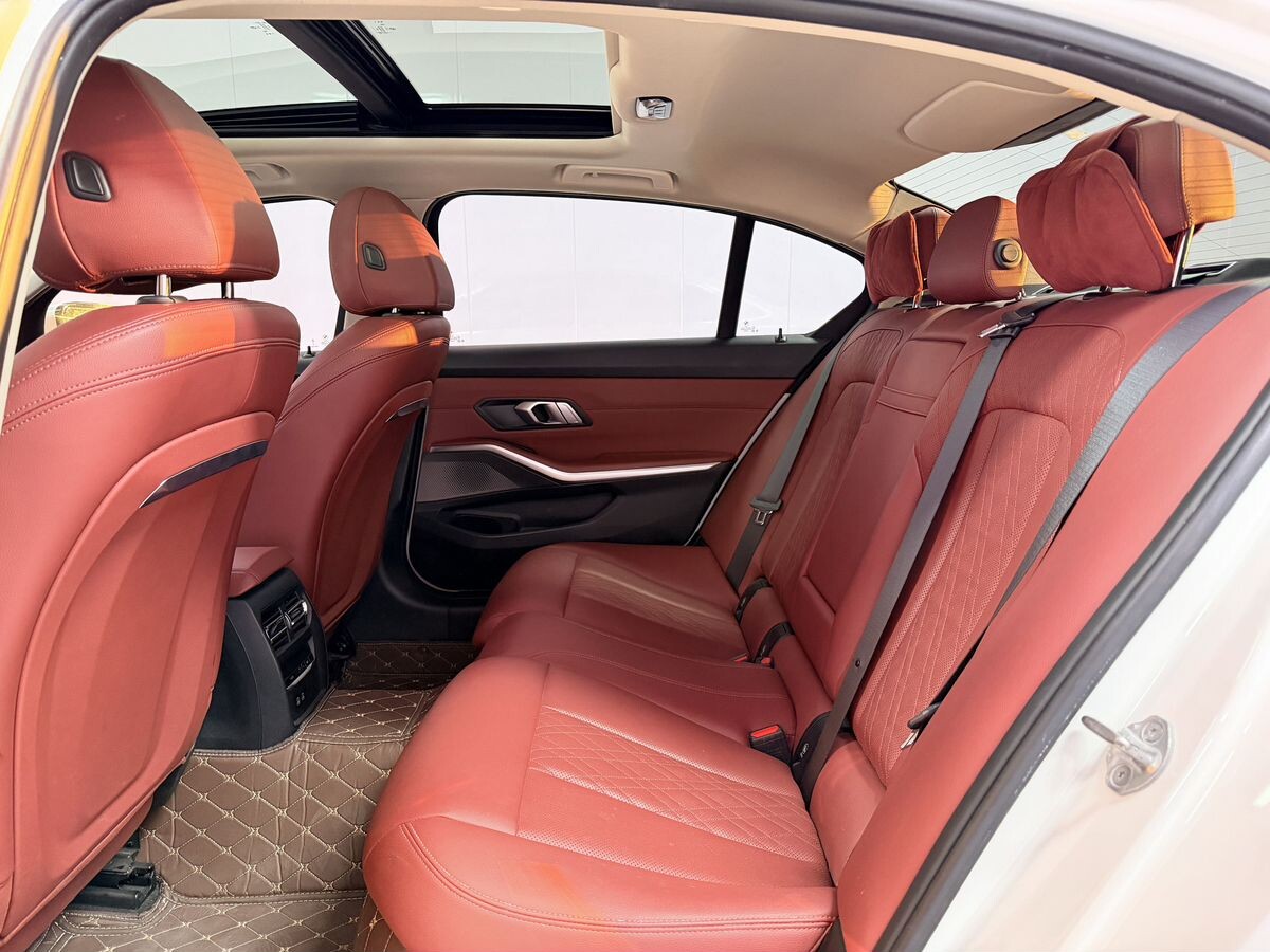 BMW 3-Series 2022 - фото автомобиля