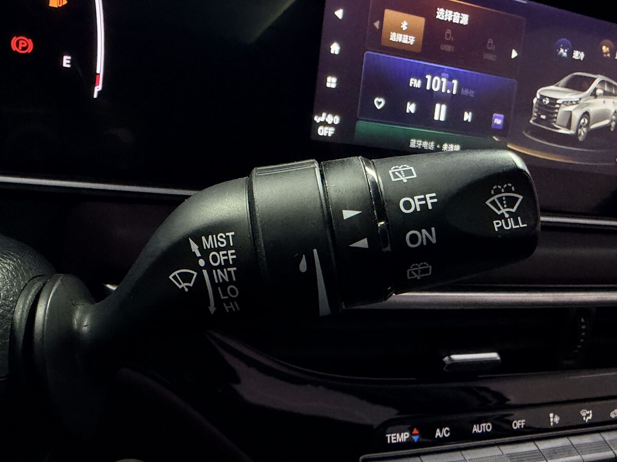 GAC Trumpchi M6 Pro 2022 - фото автомобиля