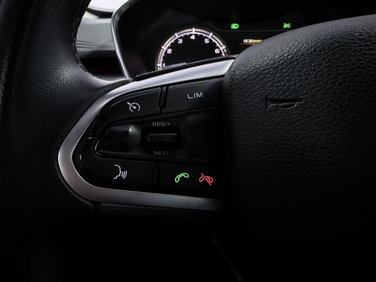 Geely Coolray 2021 - фото автомобиля