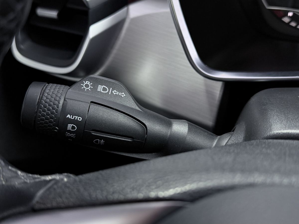 Geely Coolray 2021 - фото автомобиля