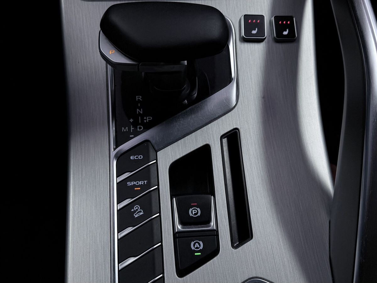 Geely Coolray 2021 - фото автомобиля