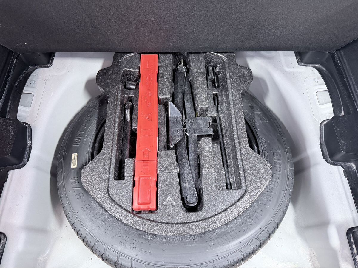 Geely Coolray 2021 - фото автомобиля