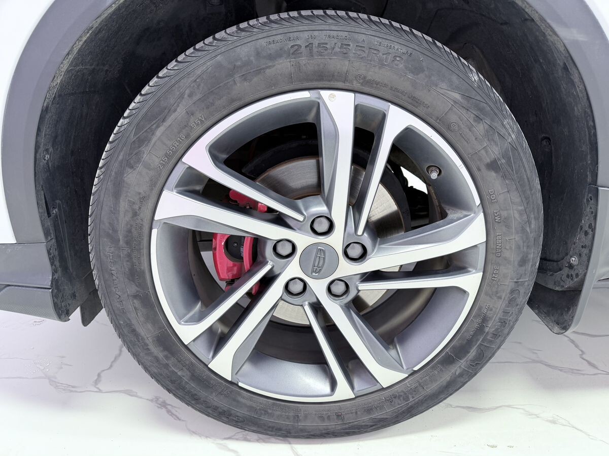 Geely Coolray 2021 - фото автомобиля