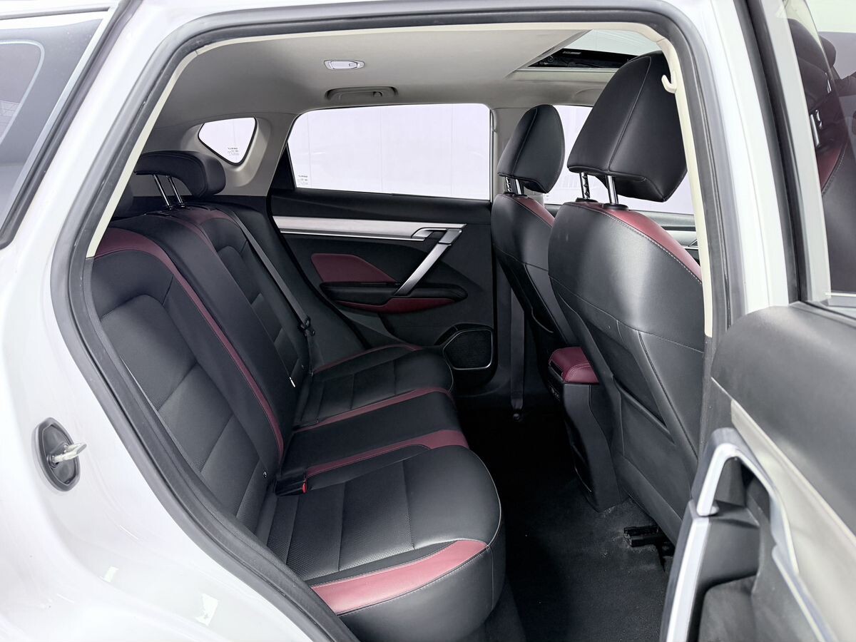 Geely Coolray 2021 - фото автомобиля