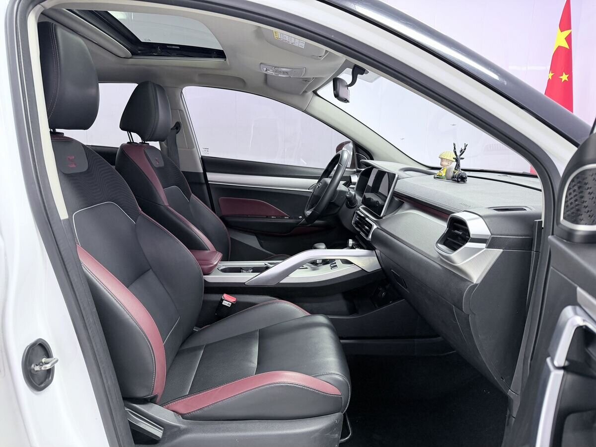 Geely Coolray 2021 - фото автомобиля