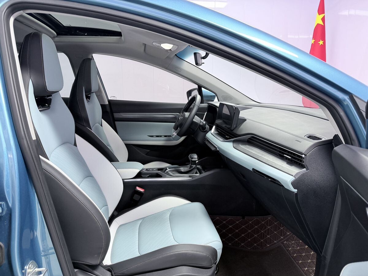 Geely Emgrand S 2022 - фото автомобиля