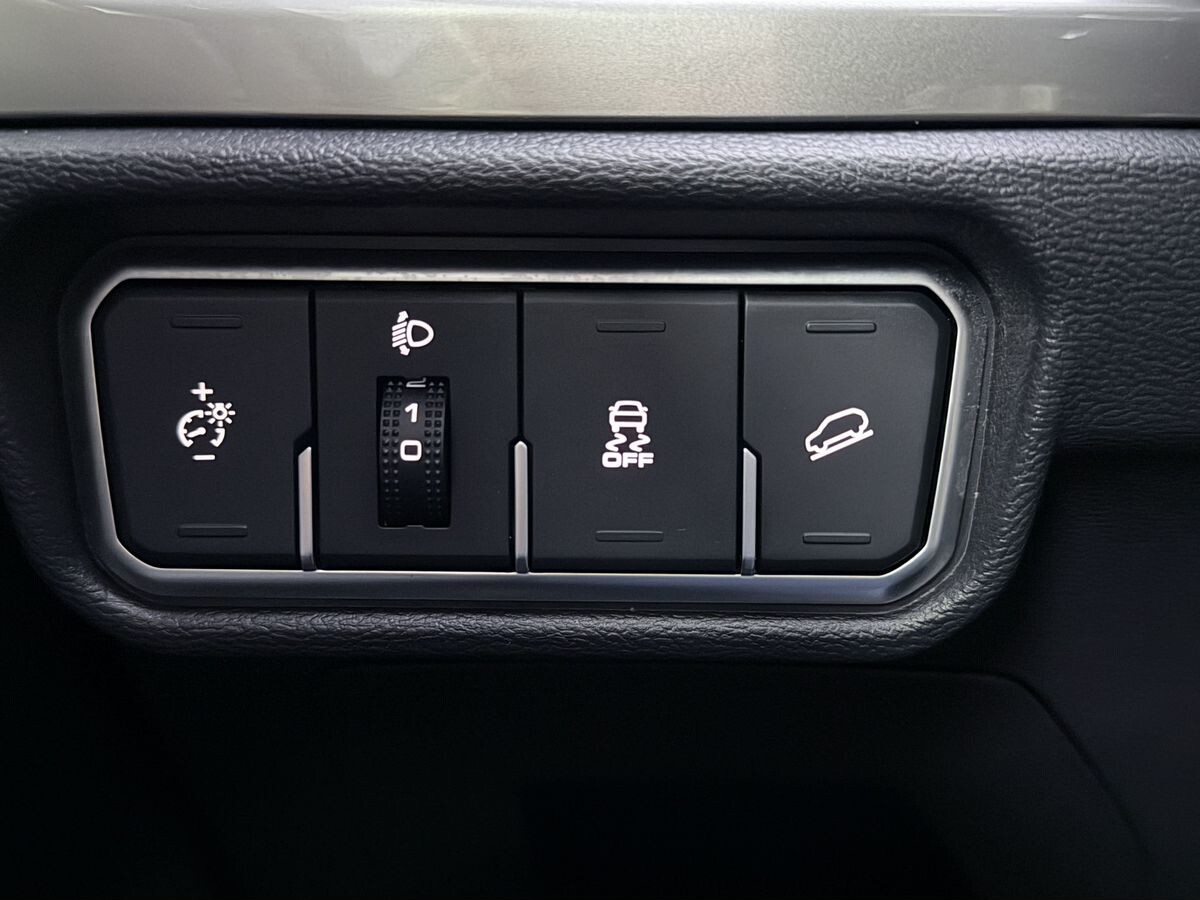 Haval M6 2022 - фото автомобиля