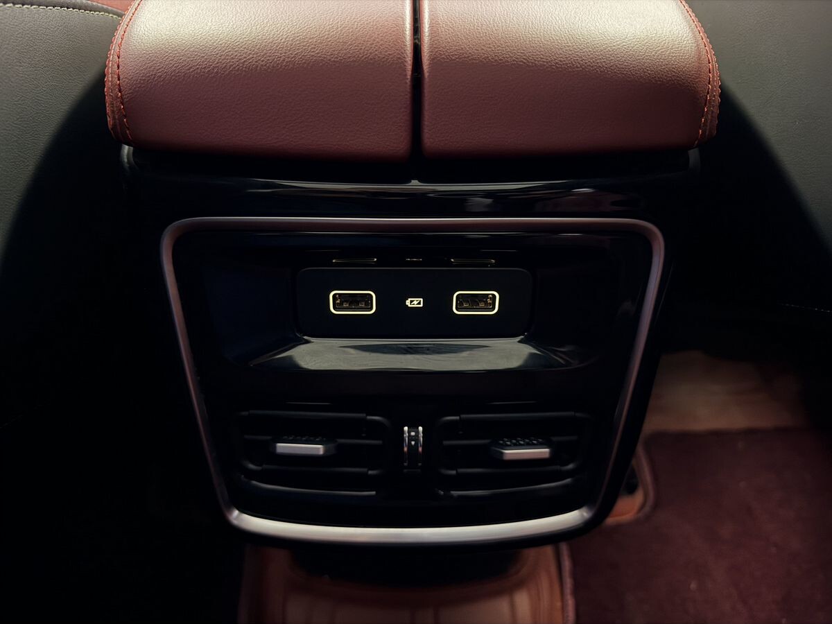 Jetour X70 Plus 2022 - фото автомобиля