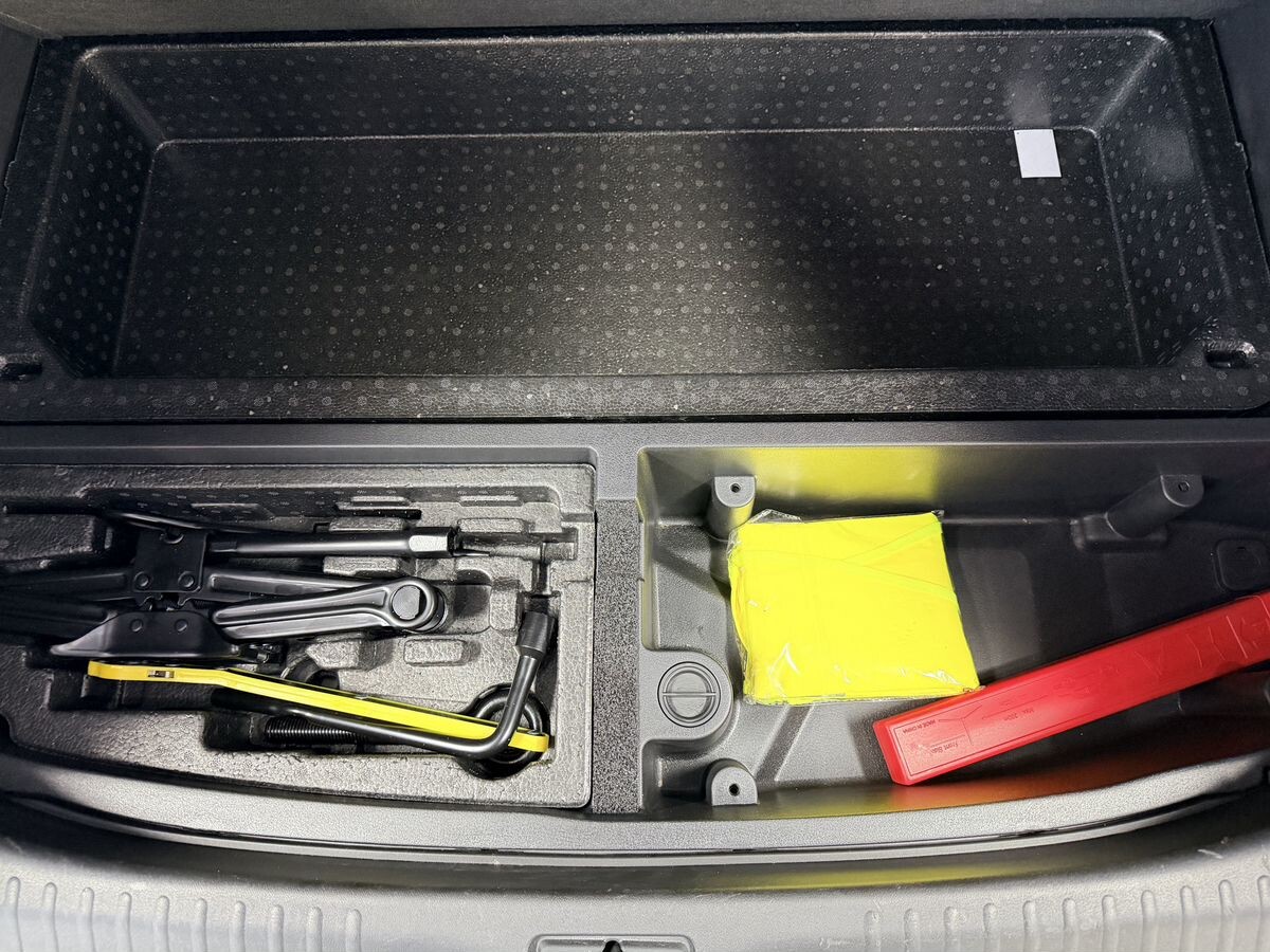 Jetour X70 Plus 2022 - фото автомобиля