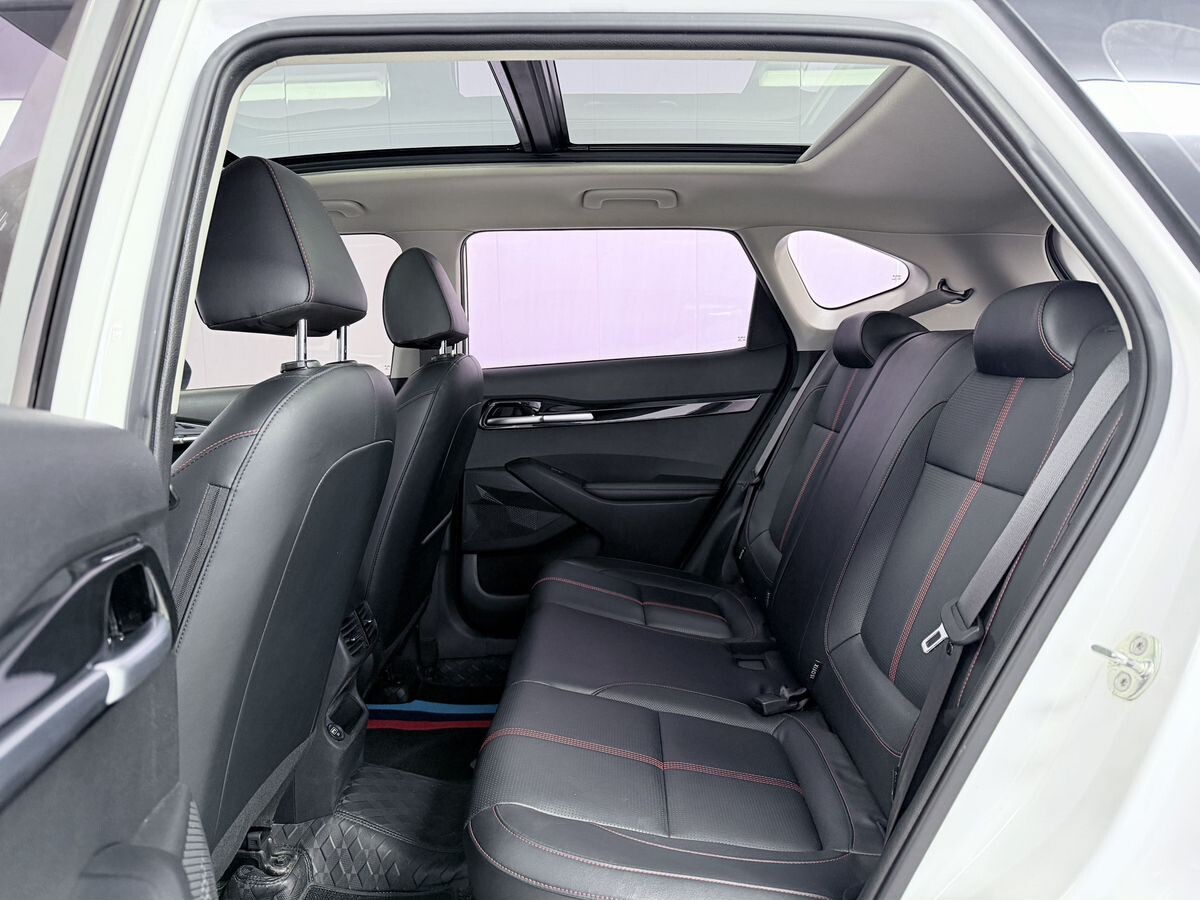 Kia KX3 2022 - фото автомобиля