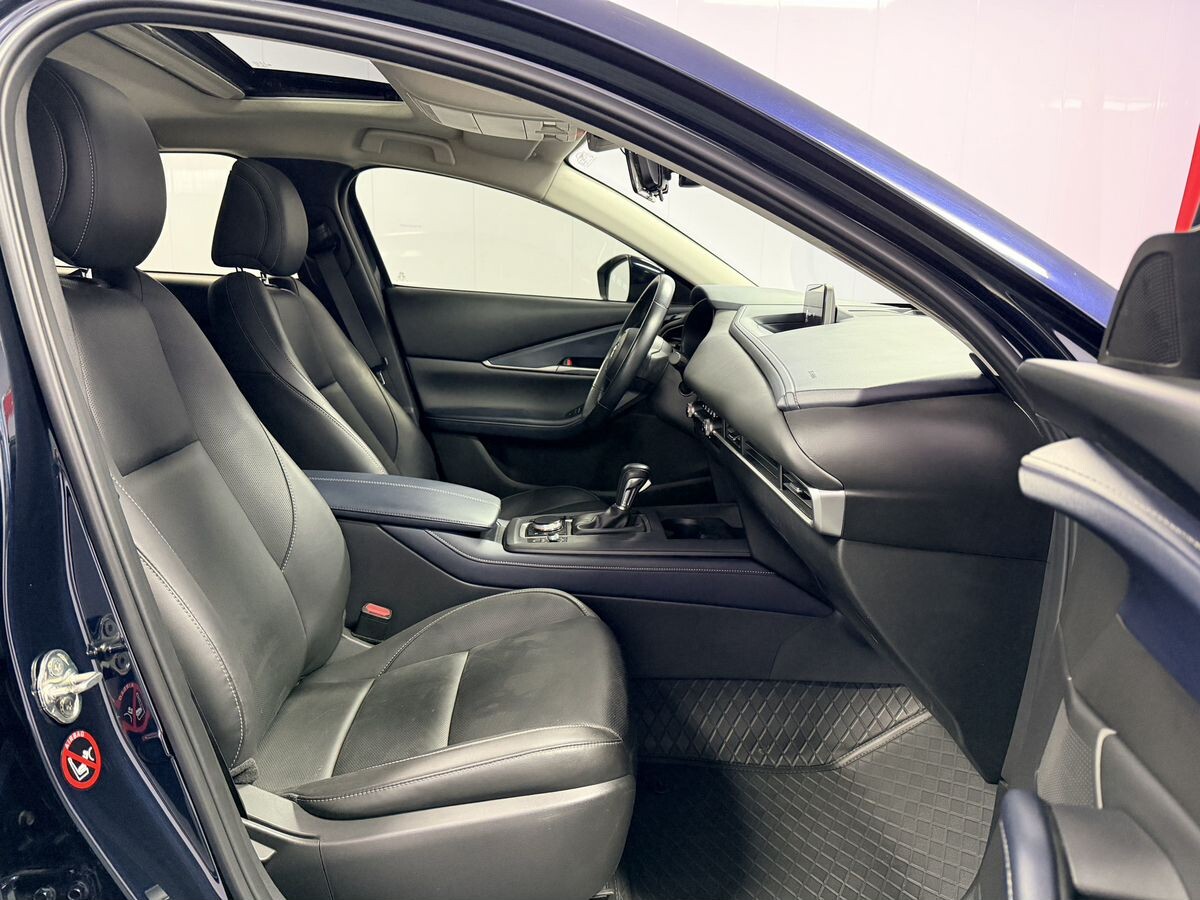 Mazda CX-30 2022 - фото автомобиля
