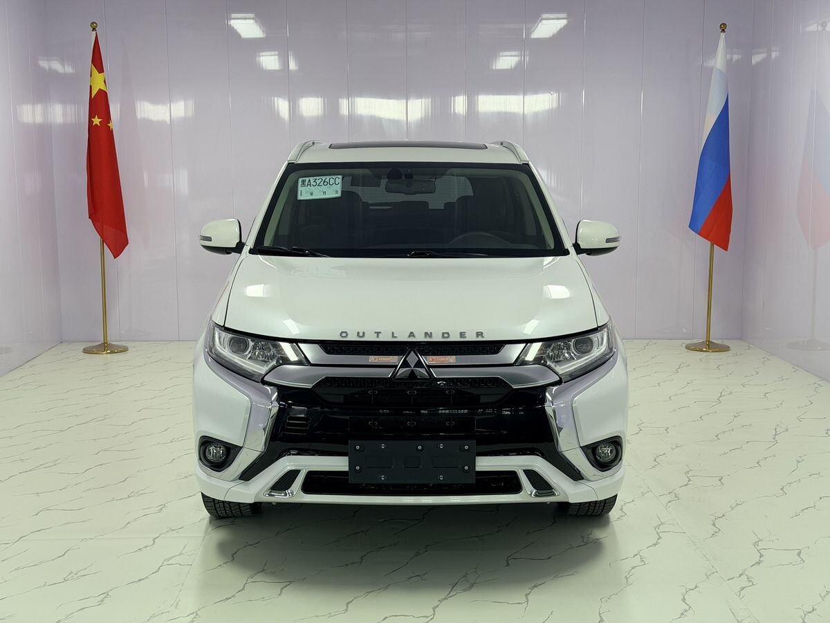 Mitsubishi Outlander 2021 - фото автомобиля
