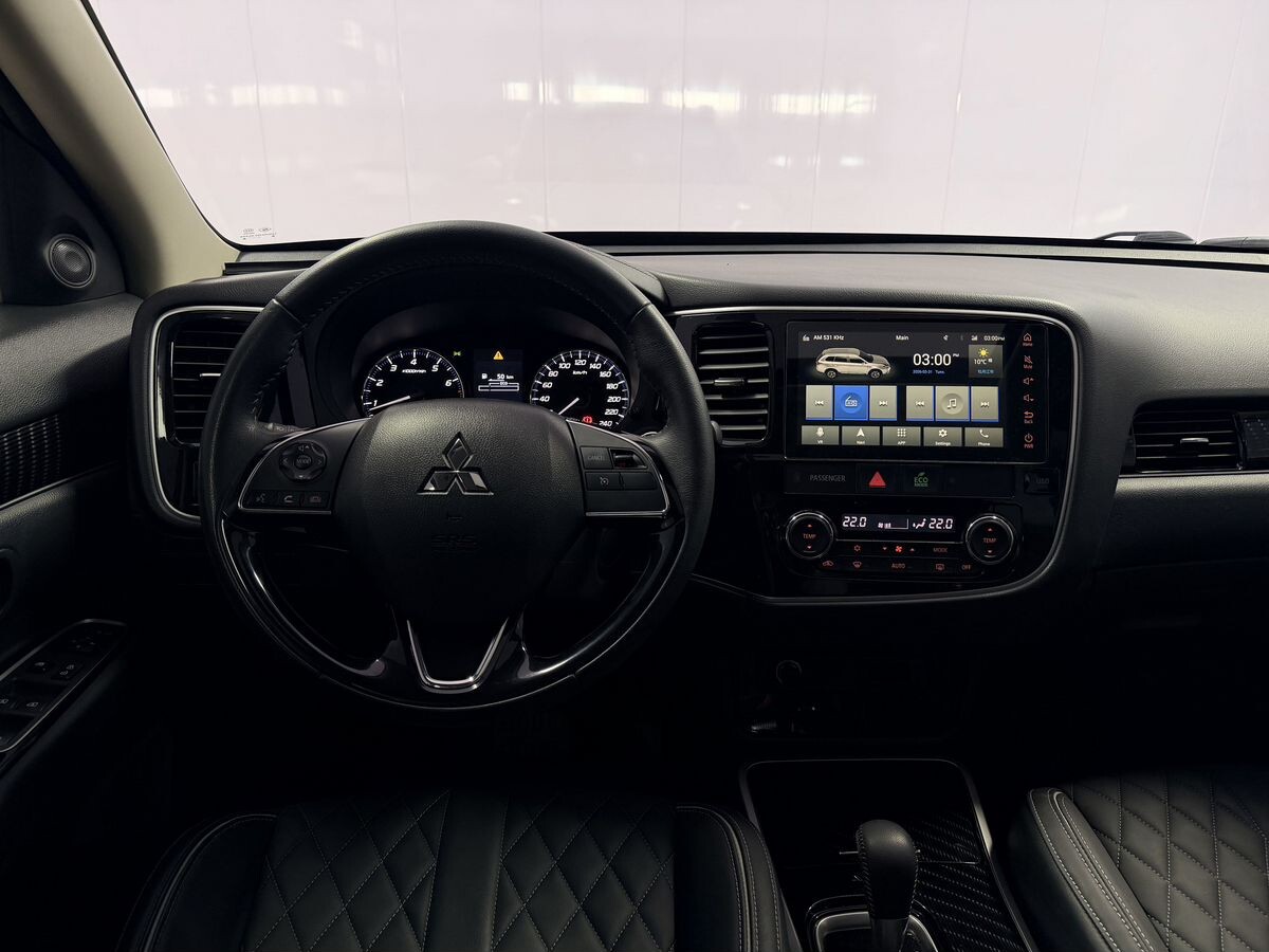 Mitsubishi Outlander 2021 - фото автомобиля