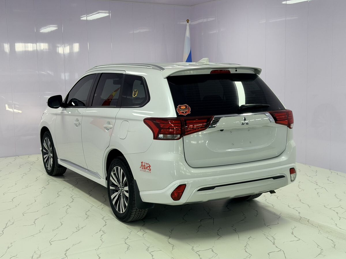 Mitsubishi Outlander 2021 - фото автомобиля