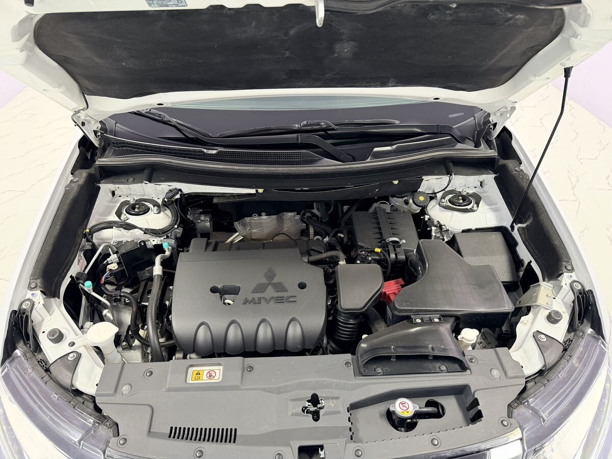 Mitsubishi Outlander 2021 - фото автомобиля