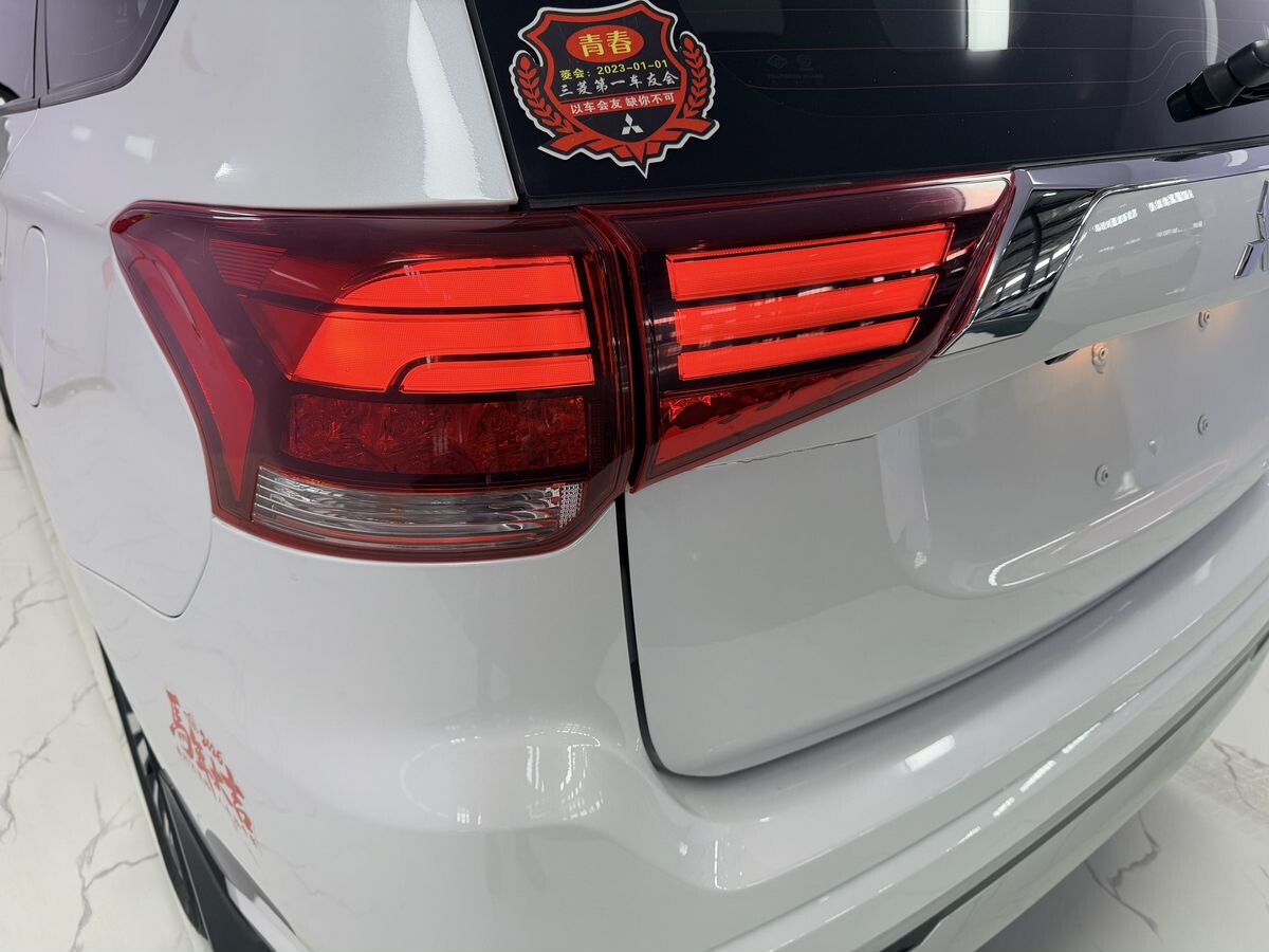 Mitsubishi Outlander 2021 - фото автомобиля