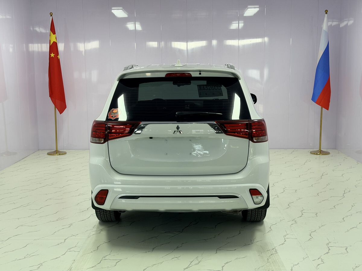 Mitsubishi Outlander 2021 - фото автомобиля