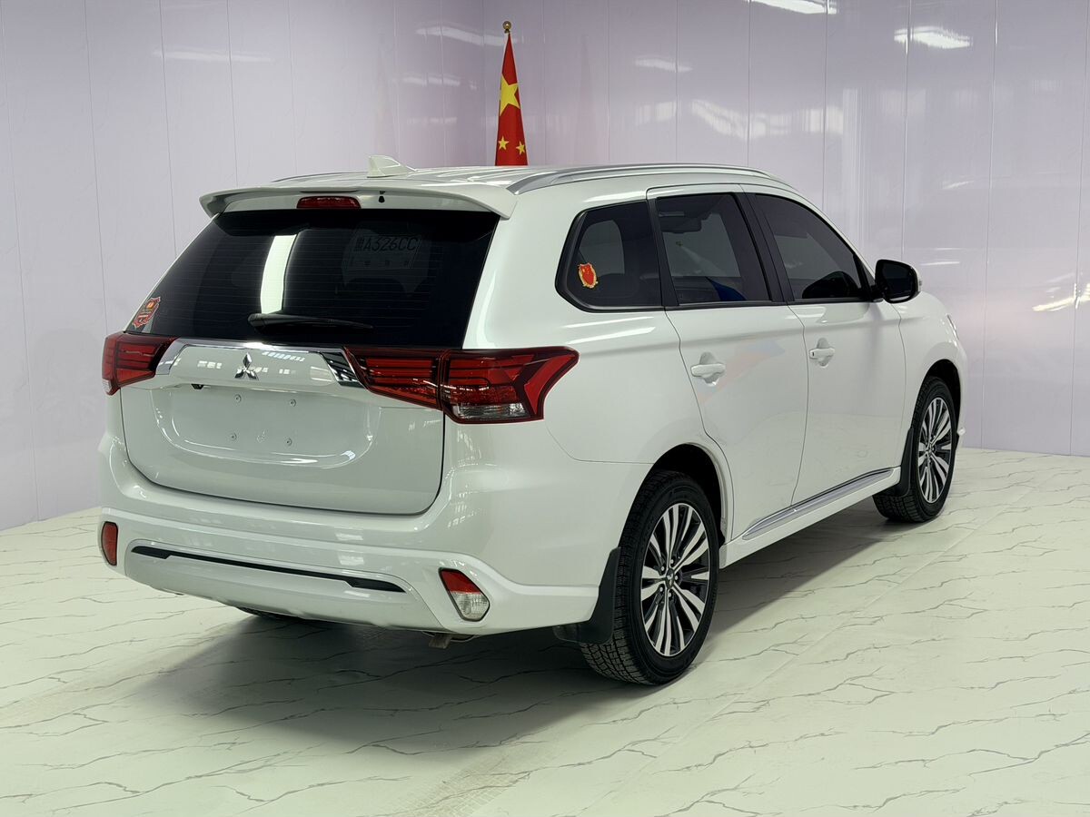 Mitsubishi Outlander 2021 - фото автомобиля