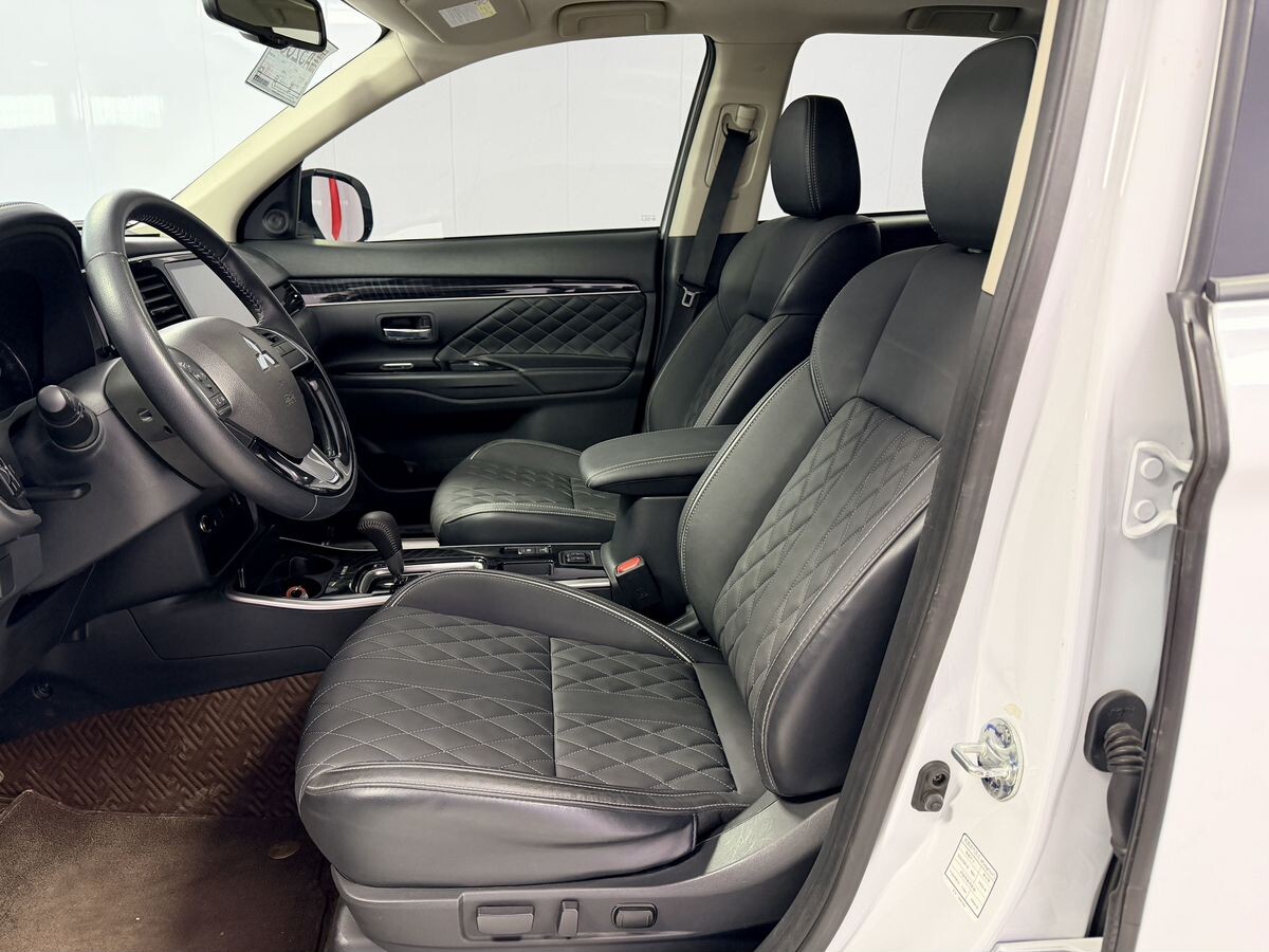 Mitsubishi Outlander 2021 - фото автомобиля