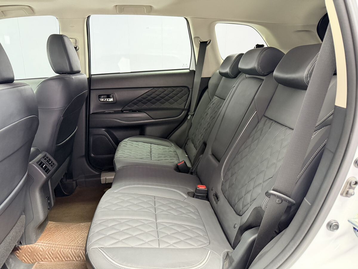 Mitsubishi Outlander 2021 - фото автомобиля