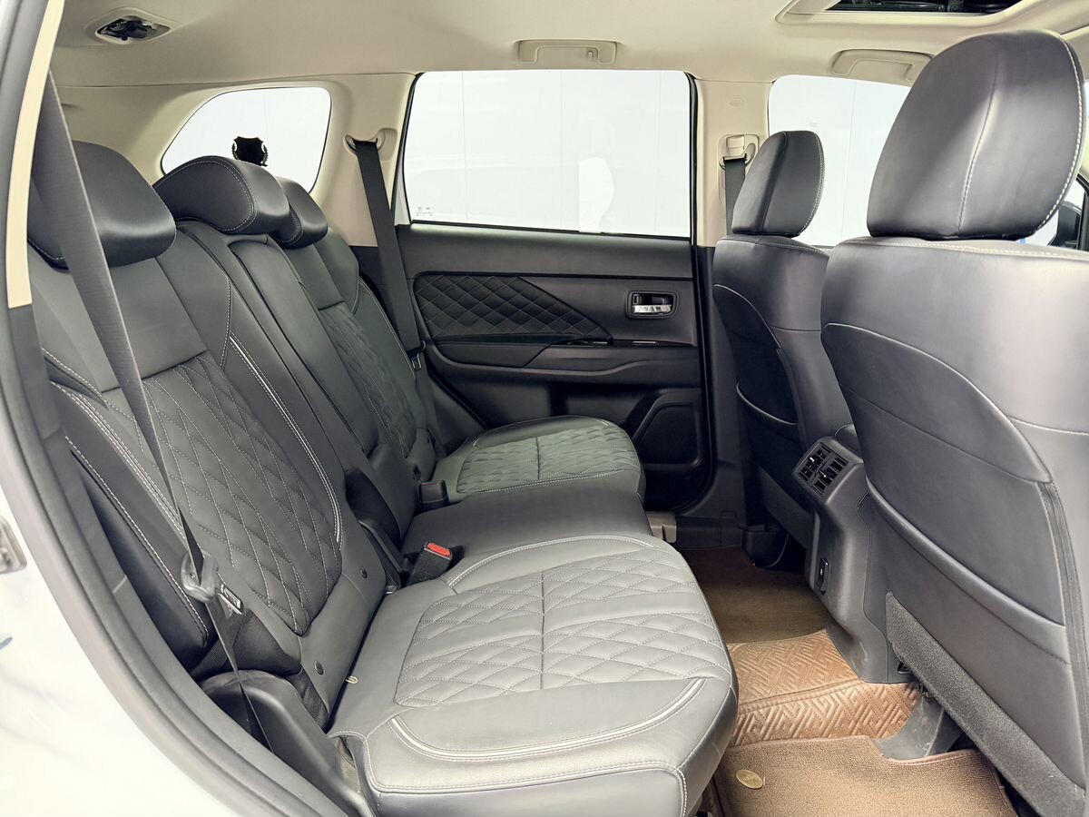 Mitsubishi Outlander 2021 - фото автомобиля