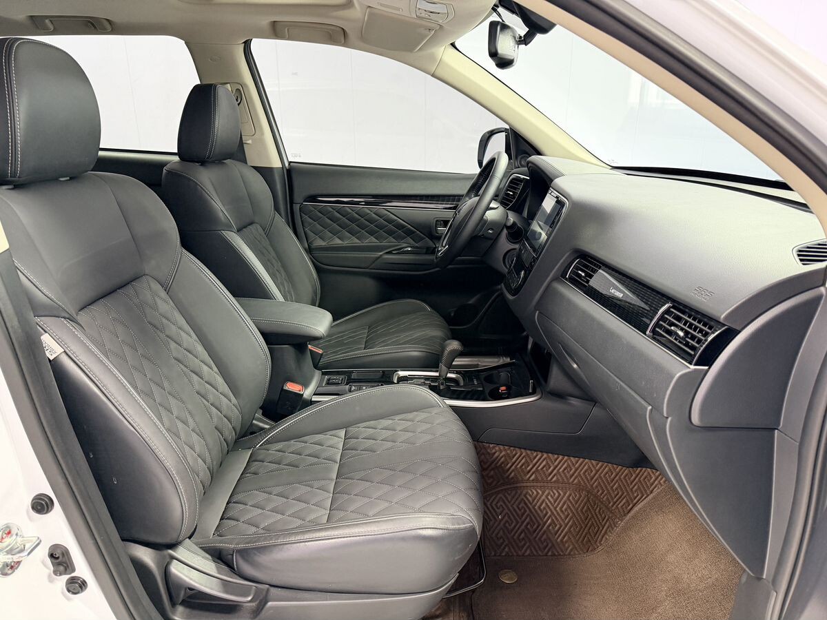 Mitsubishi Outlander 2021 - фото автомобиля