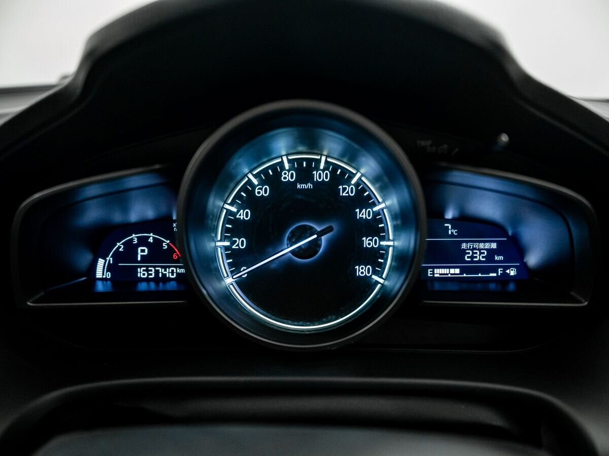 Mazda Axela 2018 - фото автомобиля