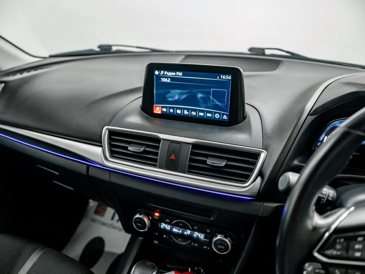 Mazda Axela 2018 - фото автомобиля