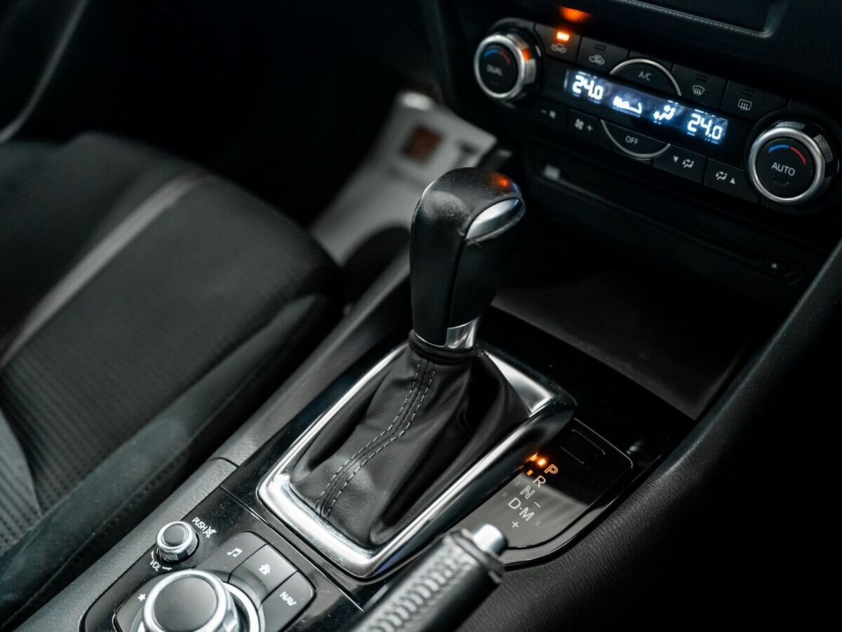 Mazda Axela 2018 - фото автомобиля