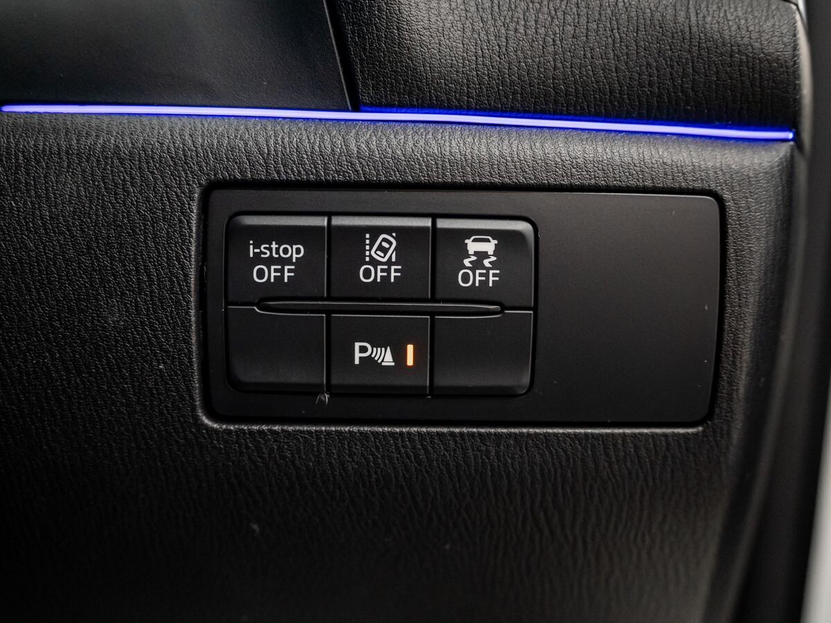 Mazda Axela 2018 - фото автомобиля