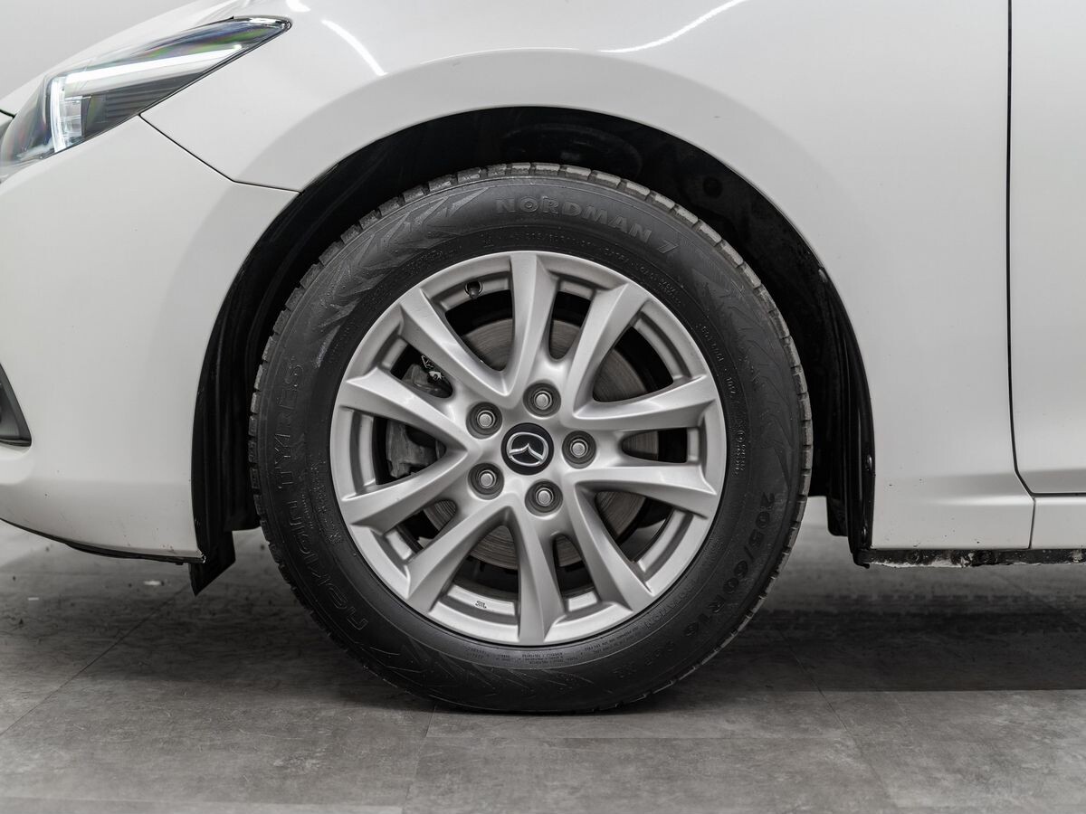 Mazda Axela 2018 - фото автомобиля