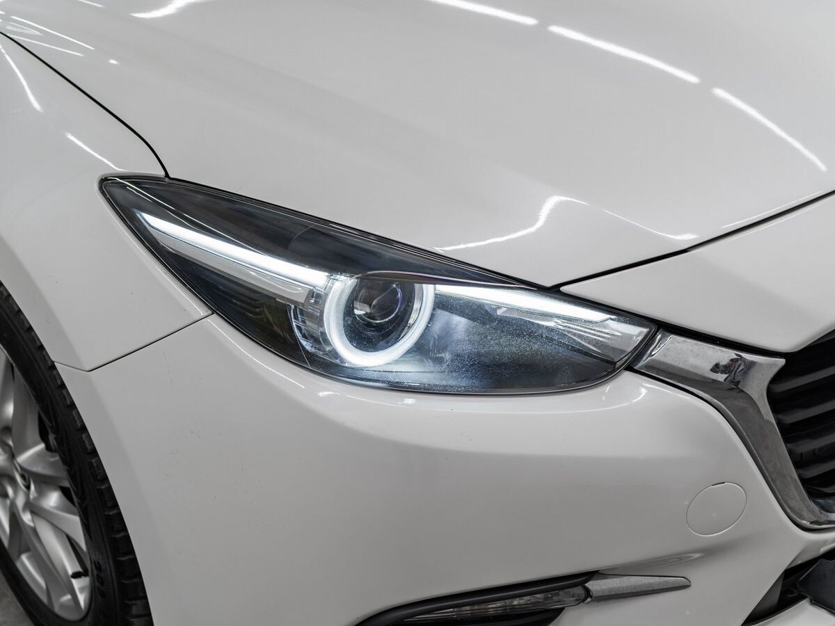 Mazda Axela 2018 - фото автомобиля