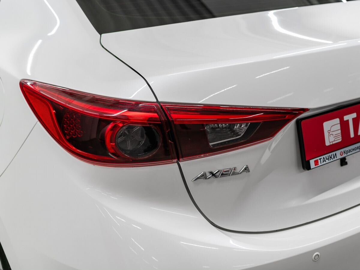 Mazda Axela 2018 - фото автомобиля