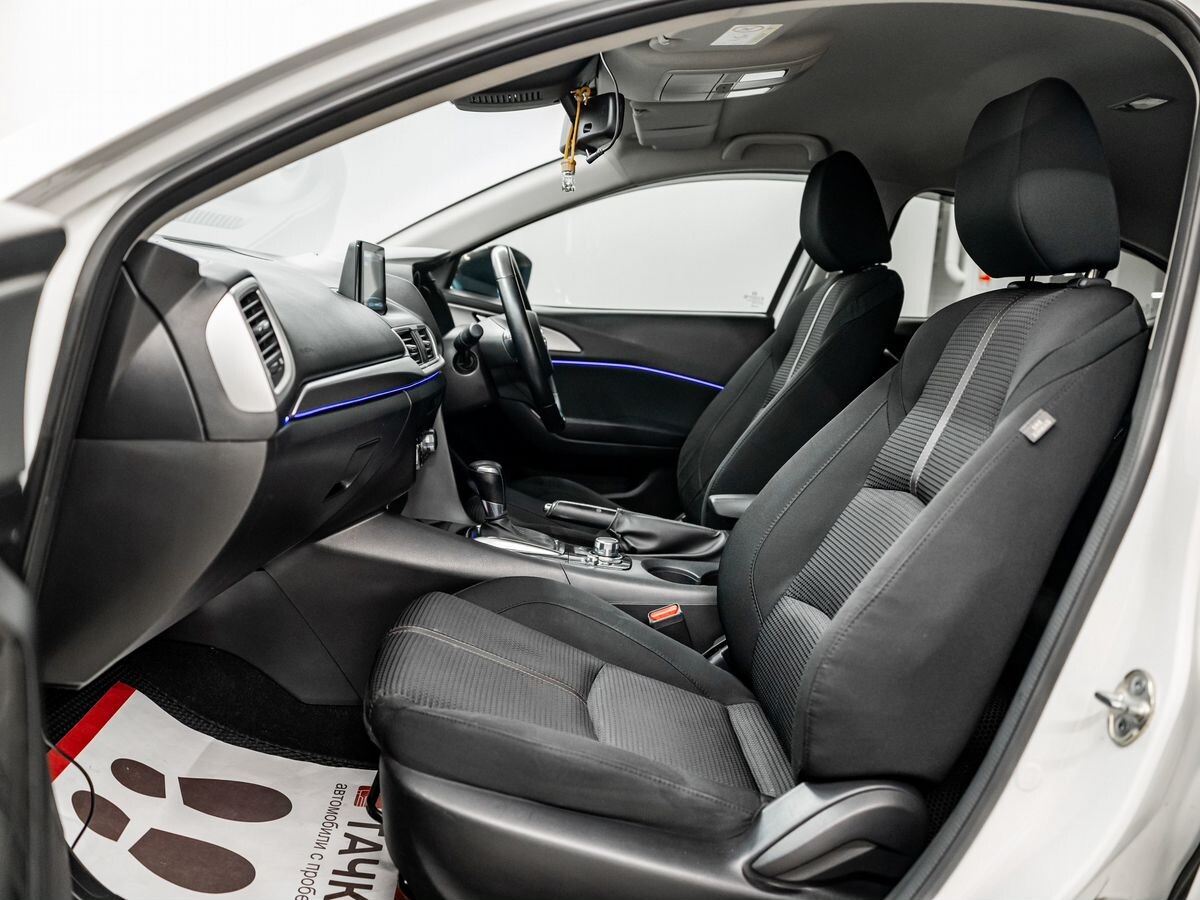 Mazda Axela 2018 - фото автомобиля