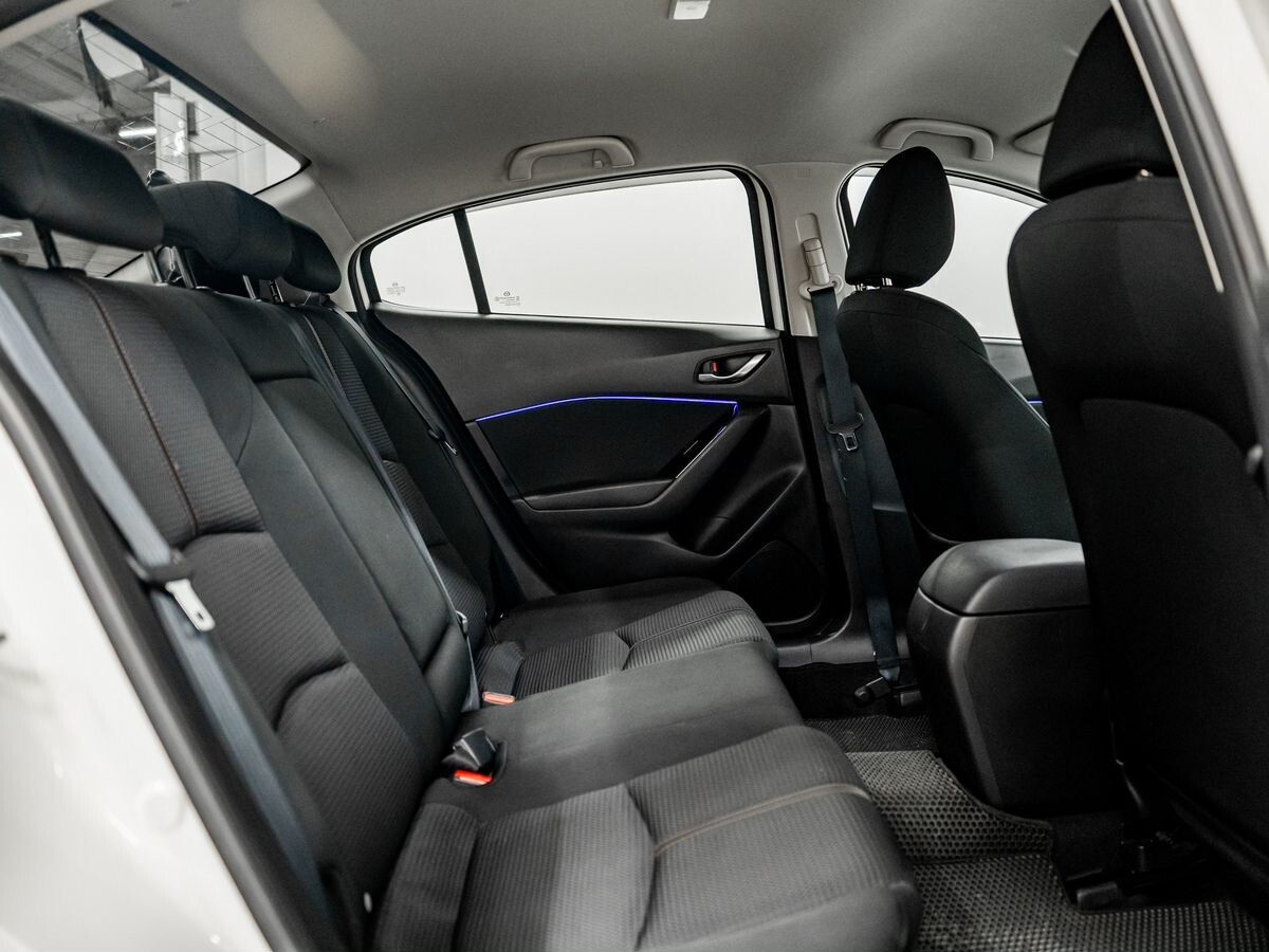 Mazda Axela 2018 - фото автомобиля